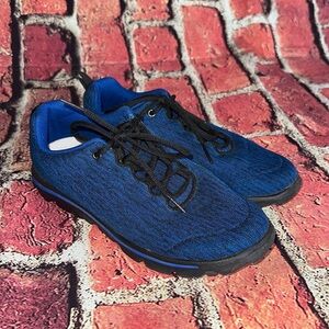Propét Women's TravelActiv Sneaker blue and black lightweight snea size 6.5 W(D)